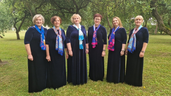 Skuodo rajono kultūros centro Šačių skyriaus moterų vokalinis ansamblis „Gija“