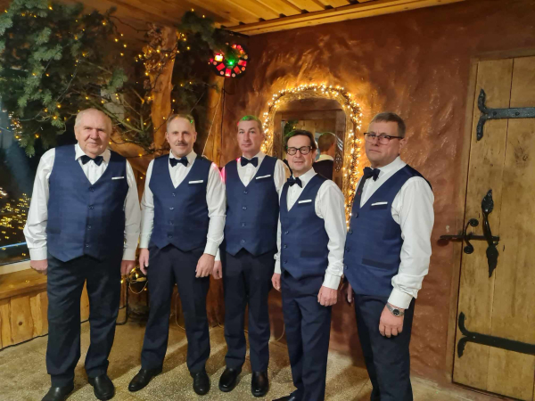 Skuodo rajono kultūros centro Šačių skyriaus Rukų kaimo liaudiškos muzikos kapela „Gaspadorius“