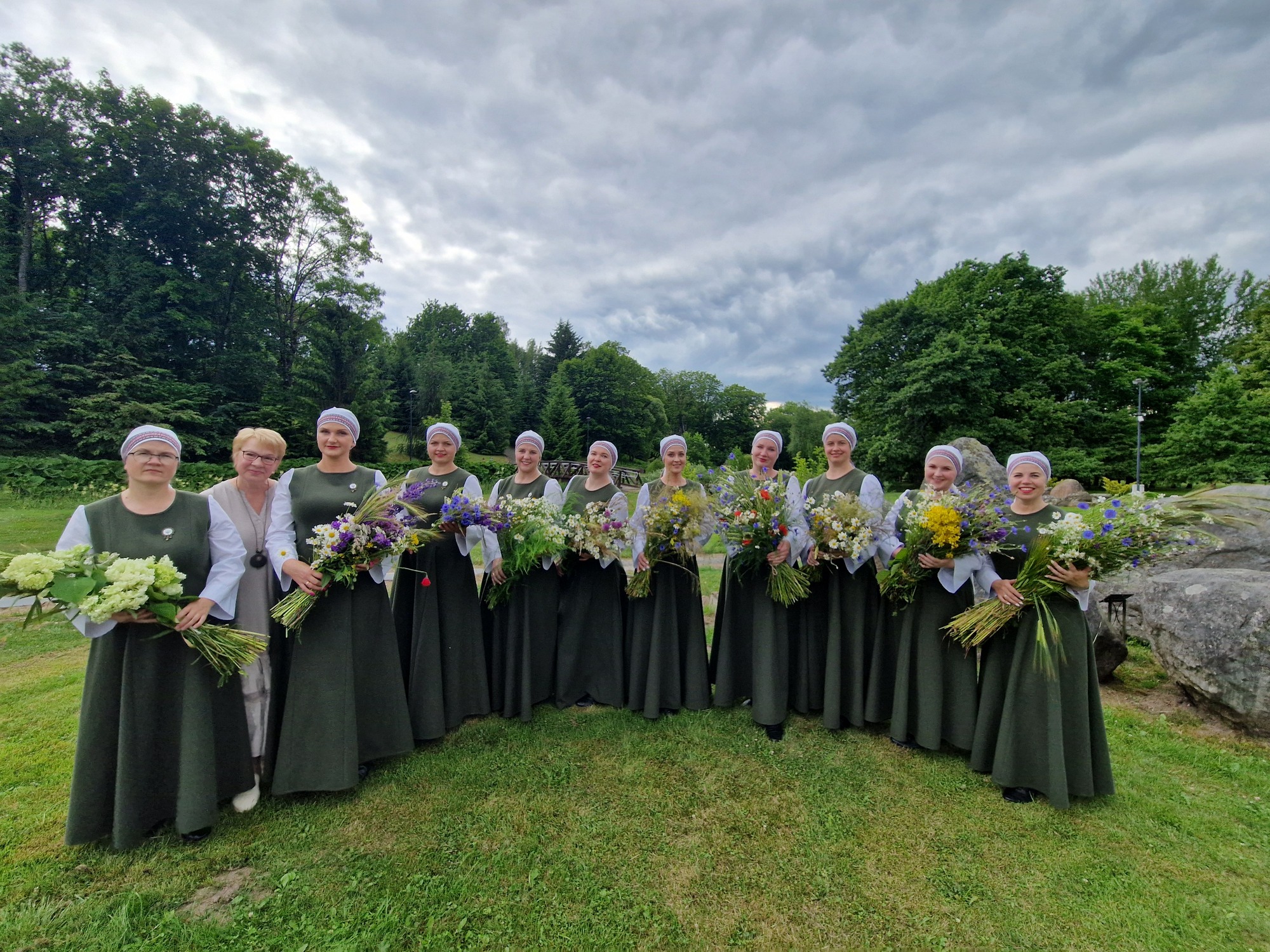 Skuodo rajono kultūros centro Mosėdžio skyriaus moterų liaudiškų šokių kolektyvas „Lelija“