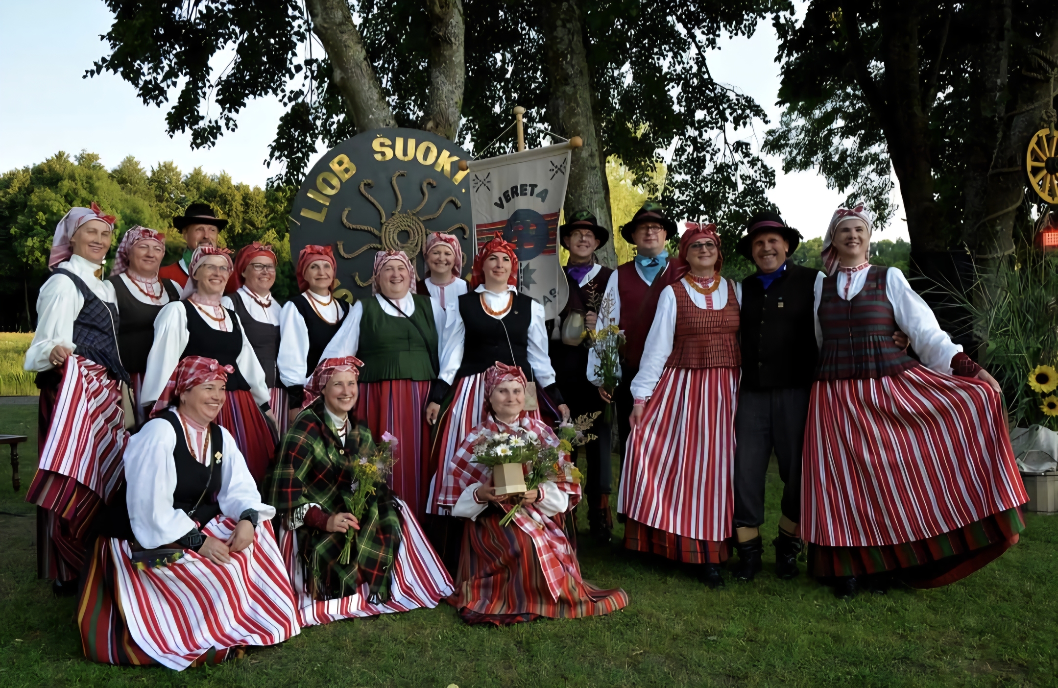 Skuodo rajono kultūros centro folkloro ansamblis „Vereta“
