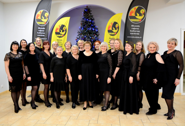 Skuodo rajono kultūros centro moterų choras „Apuolė“