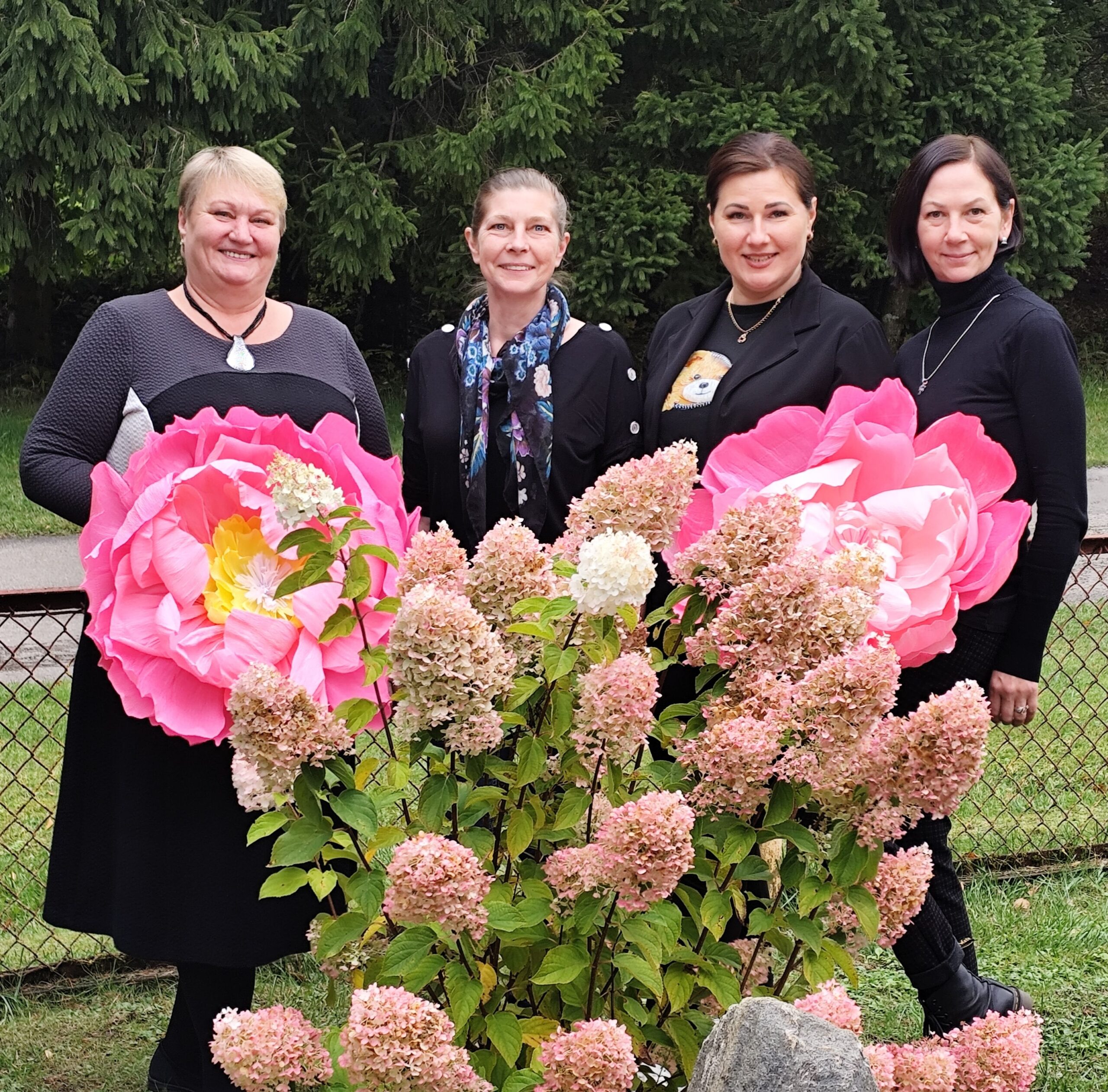 Skuodo rajono kultūros centro Notėnų skyriaus dainuojančių moterų kolektyvas „Pinavijos“