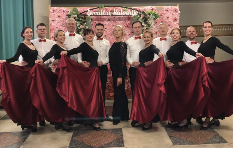 Skuodo rajono kultūros centro liaudiškų šokių kolektyvas „Pintinis“